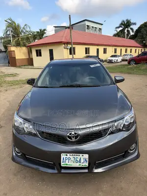 Toyota Camry SE 4dr Sedan (2.5L 4cyl 6A) 2014 Gray