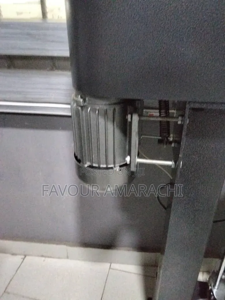 Automatic Standing Capping Machine