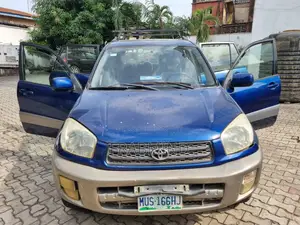 Toyota RAV4 2.0 2005 Blue