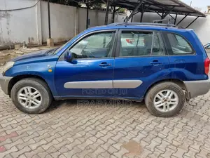 Toyota RAV4 2.0 2005 Blue