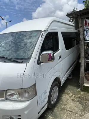 Toyota HiAce 2015 White