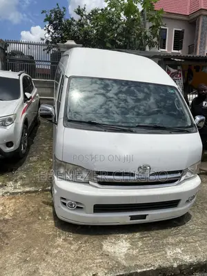 Toyota HiAce 2015 White