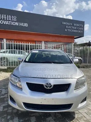 Toyota Corolla LE 4dr Sedan (1.8L 4cyl 4A) 2010 Silver