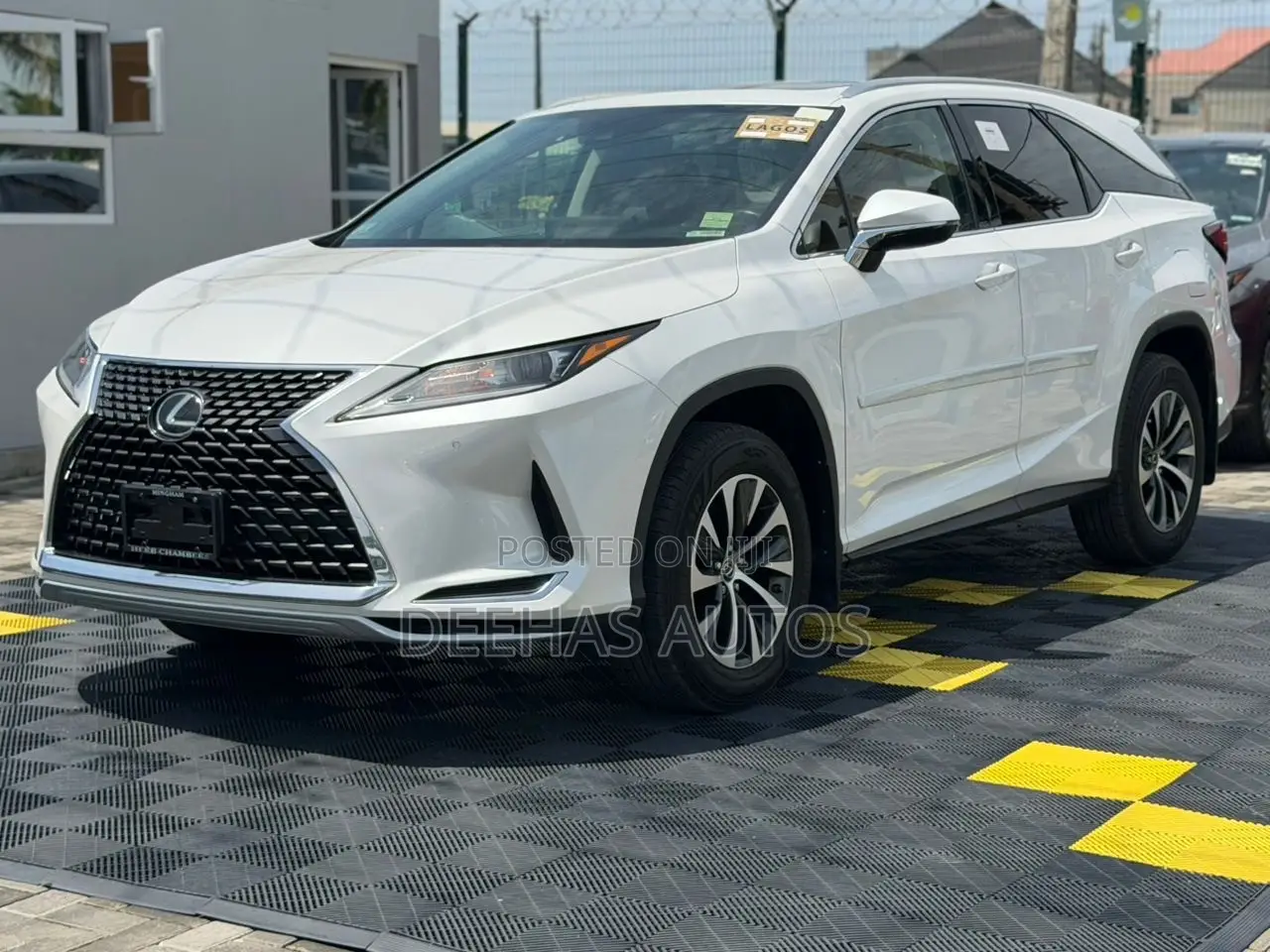 Lexus RX 350L 4WD 2021 White