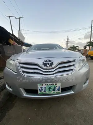 Toyota Camry XLE 4dr Sedan (2.5L 4cyl 6AM) 2010 Silver