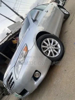Toyota Camry XLE 4dr Sedan (2.5L 4cyl 6AM) 2010 Silver
