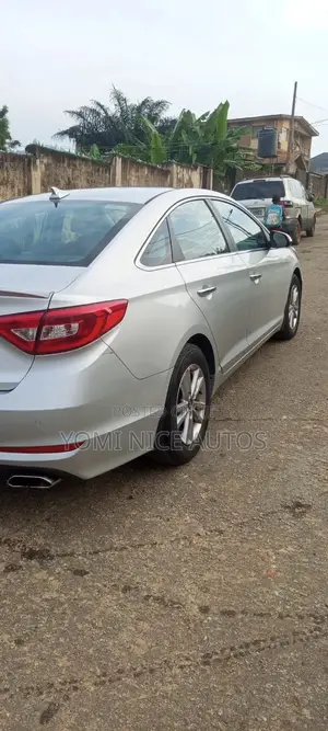 Hyundai Sonata SE 4dr Sedan (2.4L 4cyl 6A) 2015 Silver