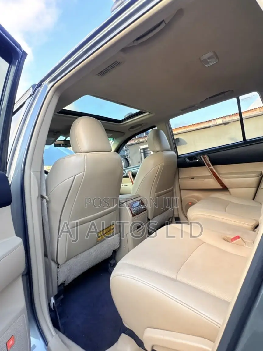 Toyota Highlander 2012 Gray