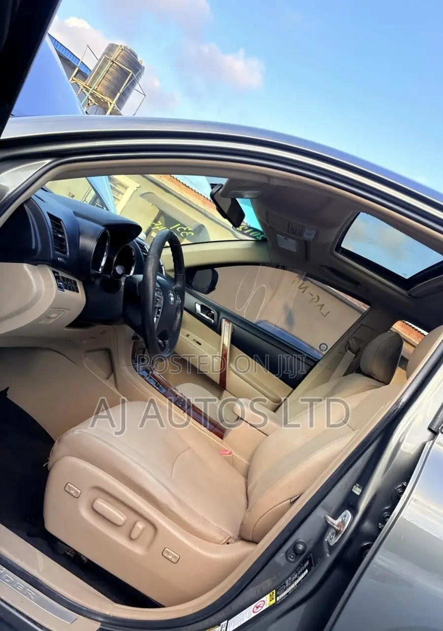 Toyota Highlander 2012 Gray