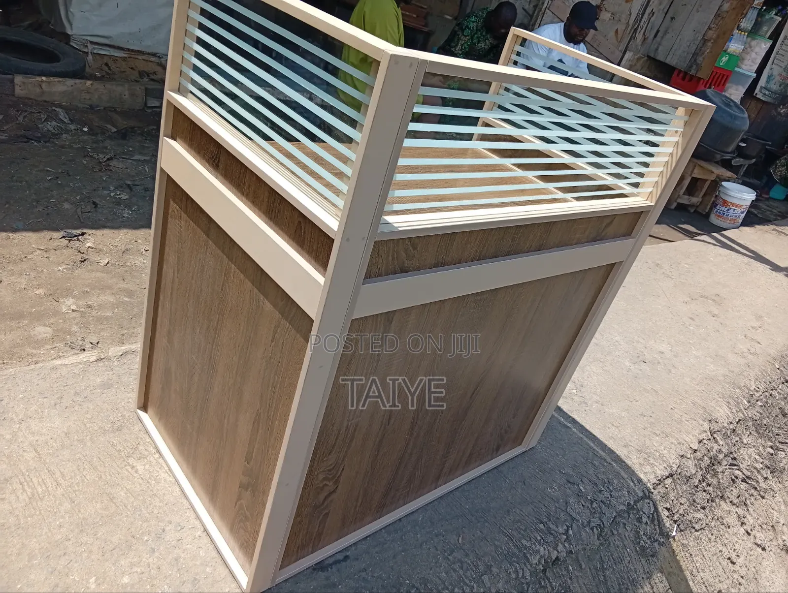 A Recession Table Also Work for Workstation