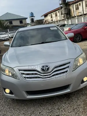 Toyota Camry XLE 4dr Sedan (2.5L 4cyl 6AM) 2010 Silver