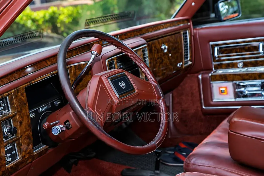 Cadillac Deville 1988 Red