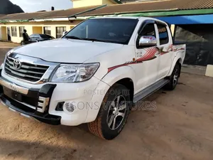 Toyota Hilux 2014 White