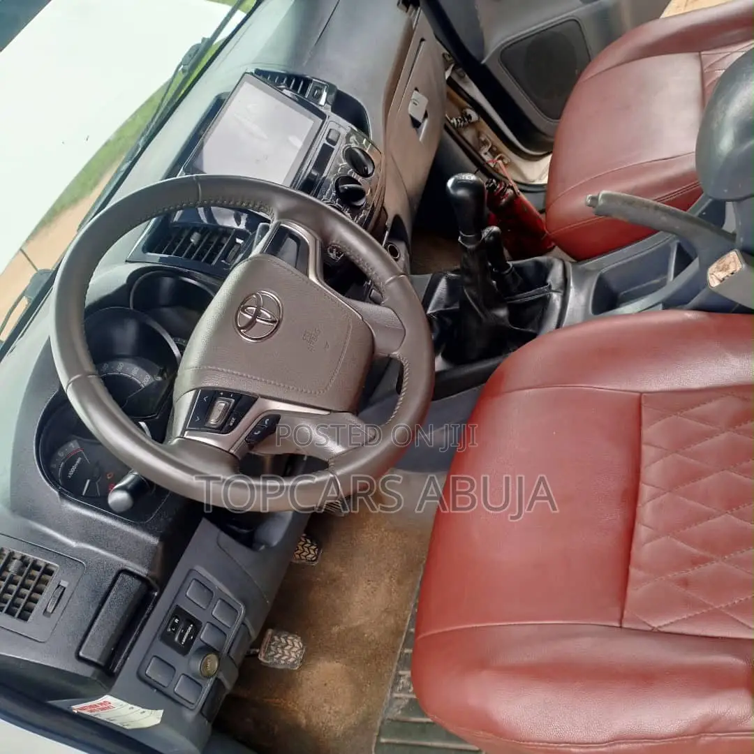 Toyota Hilux 2010 White