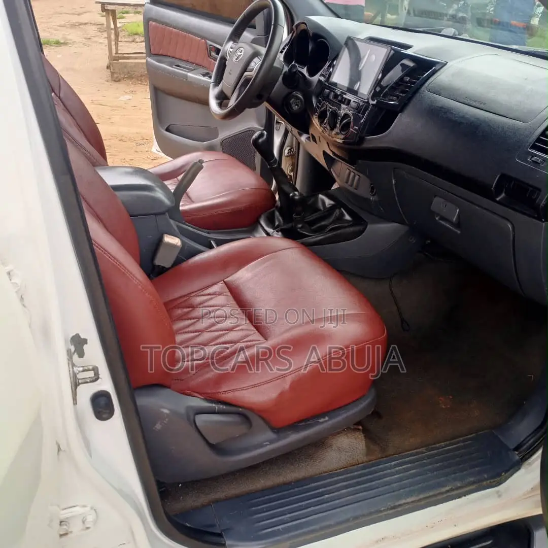 Toyota Hilux 2010 White