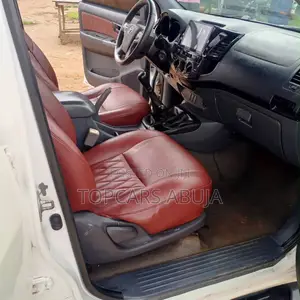 Toyota Hilux 2010 White