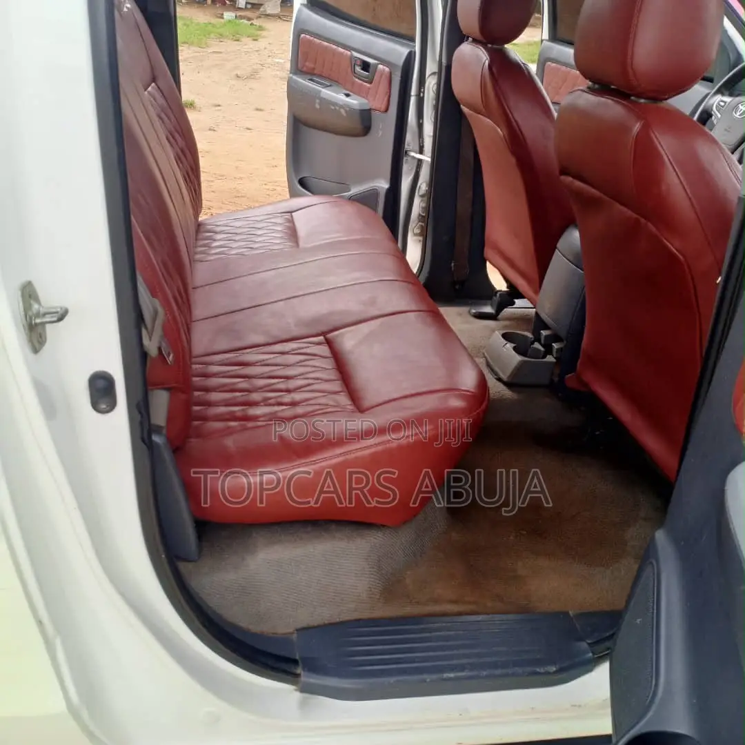 Toyota Hilux 2010 White