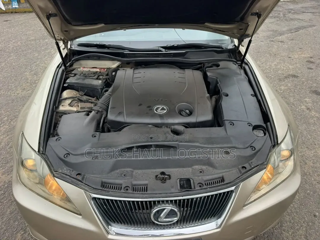 Lexus IS 2009 Gold