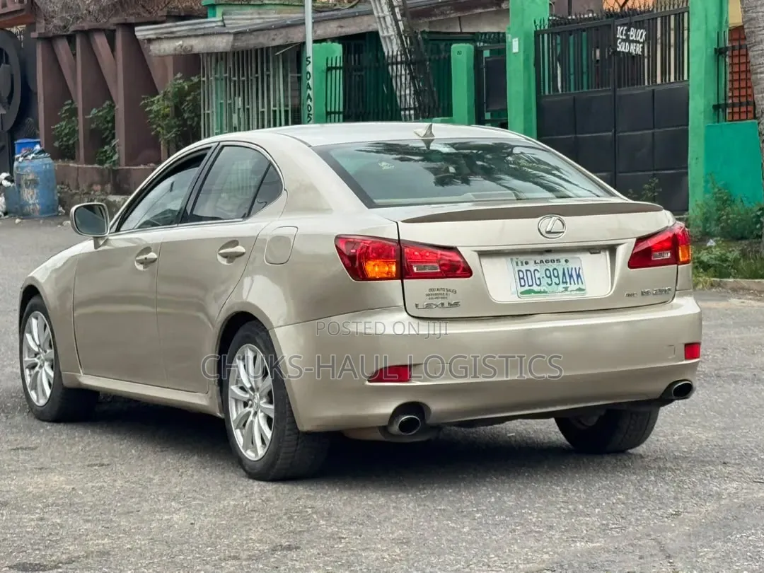 Lexus IS 2009 Gold