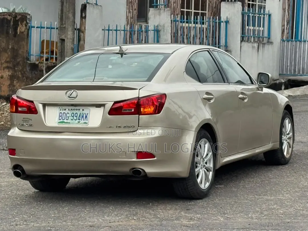 Lexus IS 2009 Gold