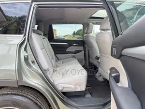 Toyota Highlander XLE V6 4x4 (3.5L 6cyl 6A) 2016 Green