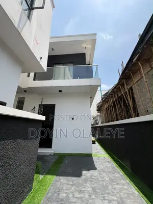 4bdrm Duplex in Chevron for sale