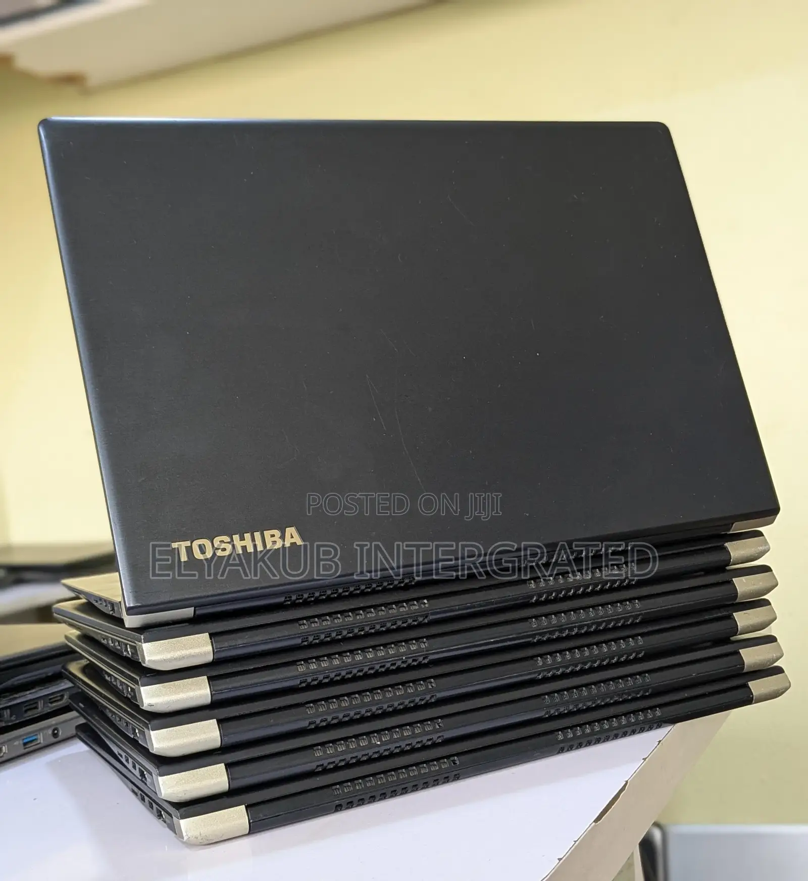 New Laptop Toshiba 8GB Intel Core i5 SSD 256GB