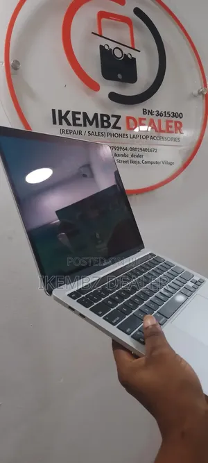 Laptop Apple MacBook Pro 2022 M2 8GB Apple M2 SSD 512GB