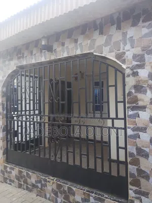 3bdrm Block of Flats in Elite Estate, Ifo for sale