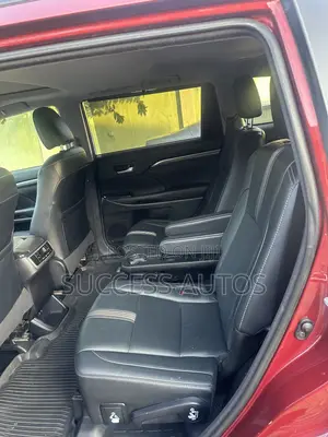 Toyota Highlander SE 4x4 V6 (3.5L 6cyl 8A) 2018 Burgundy