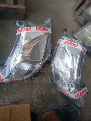Head Light Toyota Hilux 2012