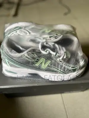 New Balance Sneakers Size 40 Brand New.