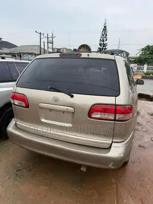 Toyota Sienna XLE 2002 Gold