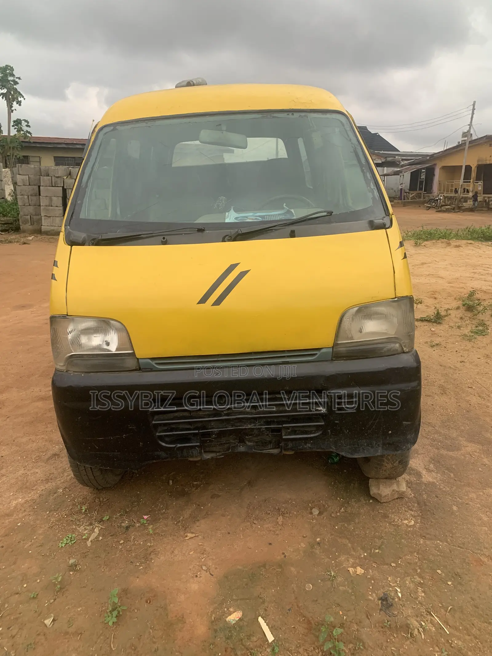 Toyota Quantum 2005 Yellow