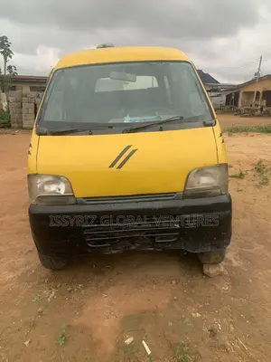Toyota Quantum 2005 Yellow