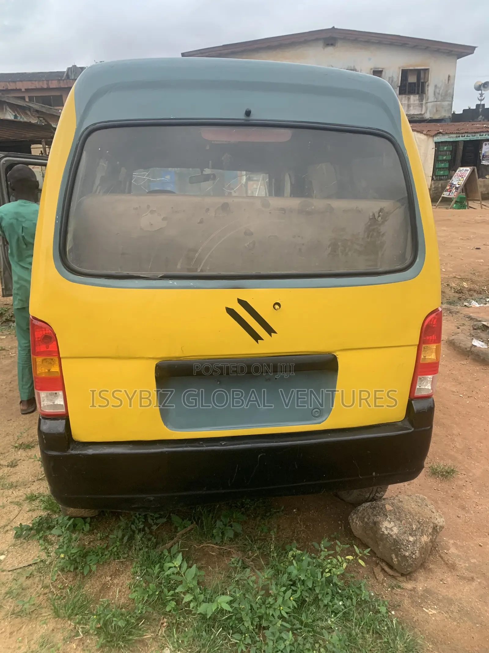 Toyota Quantum 2005 Yellow