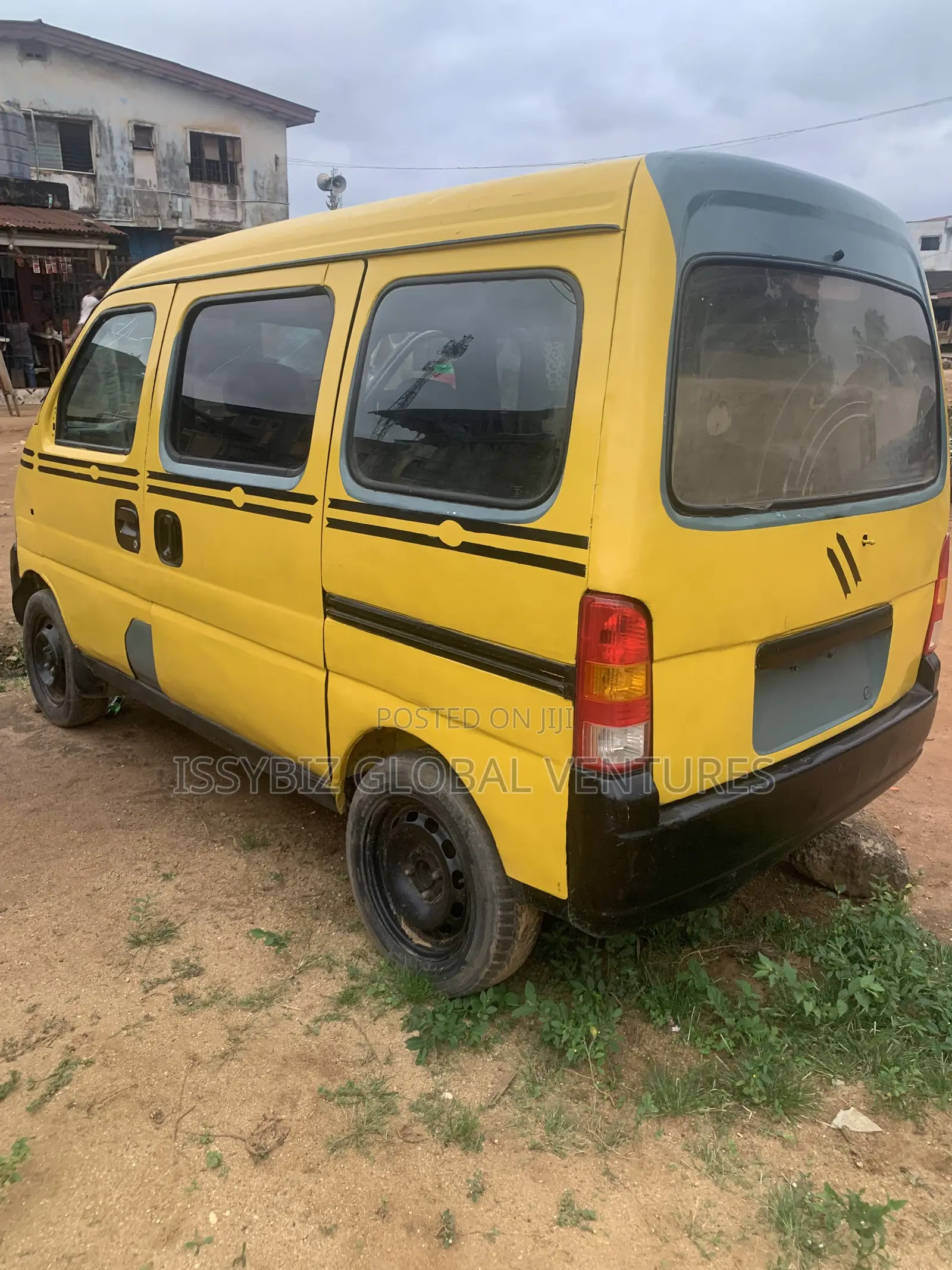 Toyota Quantum 2005 Yellow