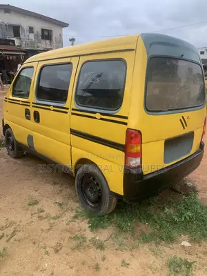 Toyota Quantum 2005 Yellow