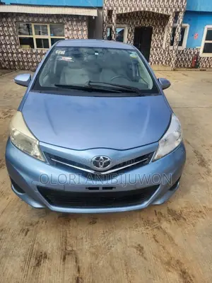 Toyota Yaris L Hatchback 3dr 2013 Blue