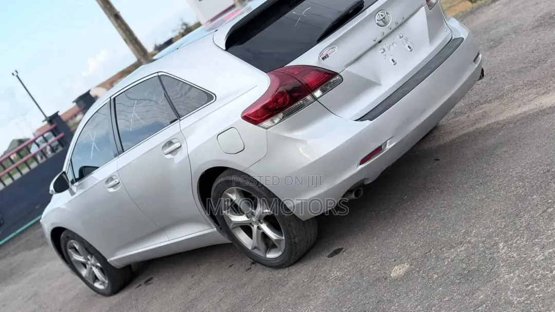 Toyota Venza LE 2013 Silver