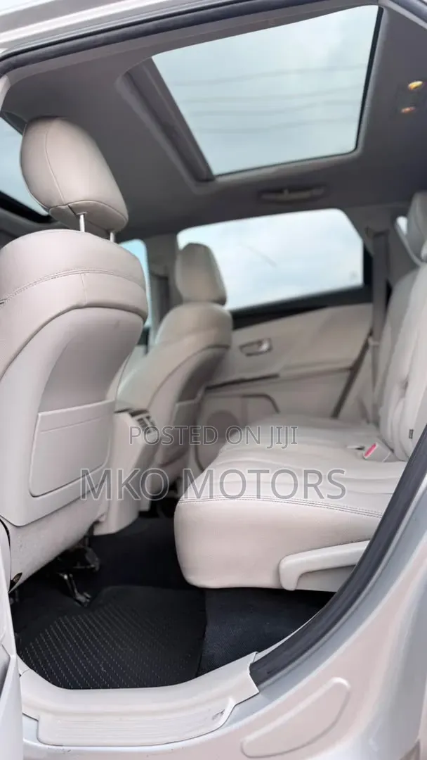 Toyota Venza LE 2013 Silver