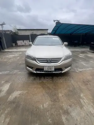 Honda Accord Touring 4dr Sedan FWD (3.5L 6cyl 6A) 2013 Gold