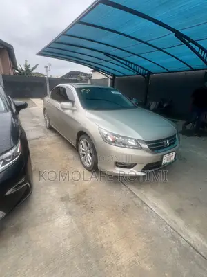 Honda Accord Touring 4dr Sedan FWD (3.5L 6cyl 6A) 2013 Gold