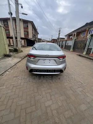 Toyota Corolla LE 2022 Silver