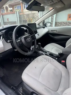 Toyota Corolla LE 2022 Silver