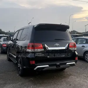 Toyota Land Cruiser 5.7 V8 2014 Black