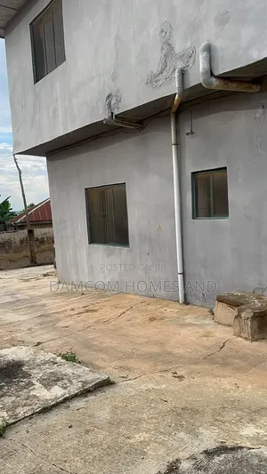 8bdrm Block of Flats in Oluana Akingbile for sale