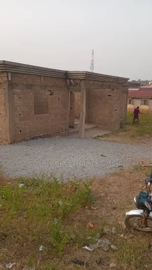 8bdrm Bungalow in Sabo Ojoo for sale