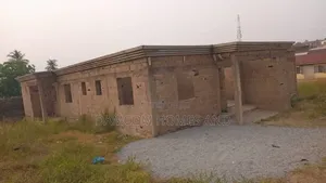 8bdrm Bungalow in Sabo Ojoo for sale