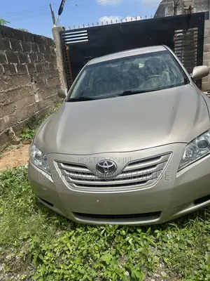 Toyota Camry LE 4dr Sedan (2.4L 4cyl 5A) 2009 Gold